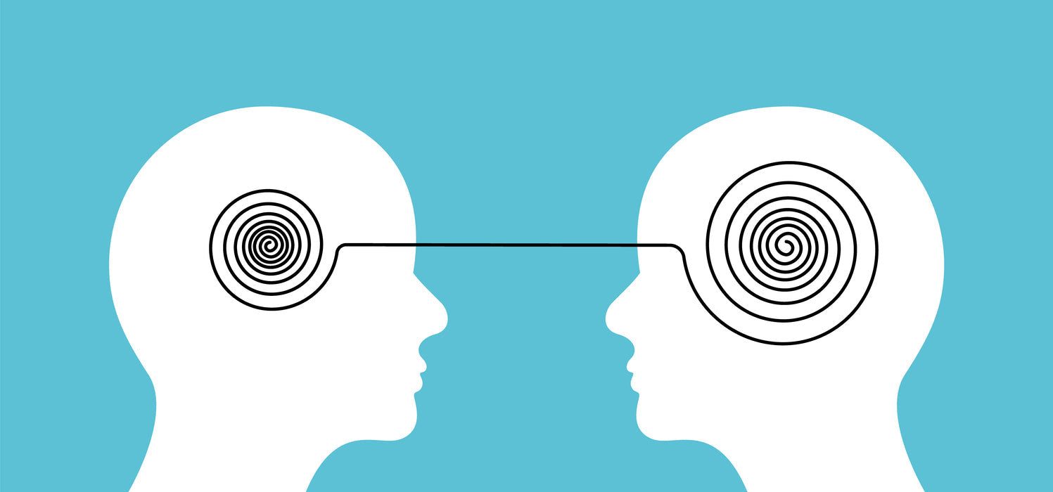 Symbolische Darstellung der Wahl zwischen Adaptogenen und Nootropika. Zwei Köpfe mit verbundenen Gedanken visualisieren die Entscheidung zwischen kognitiver Unterstützung und Stressbewältigung.